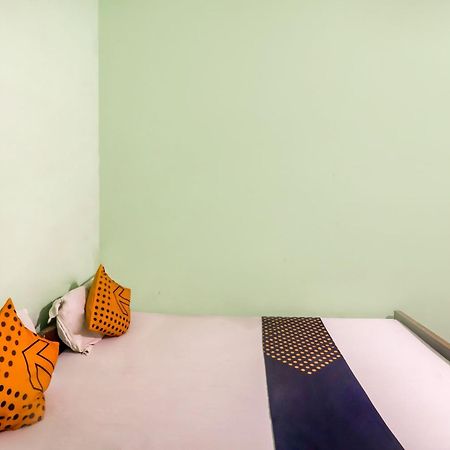 Spot On Mishra Guest House Варанасі Екстер'єр фото