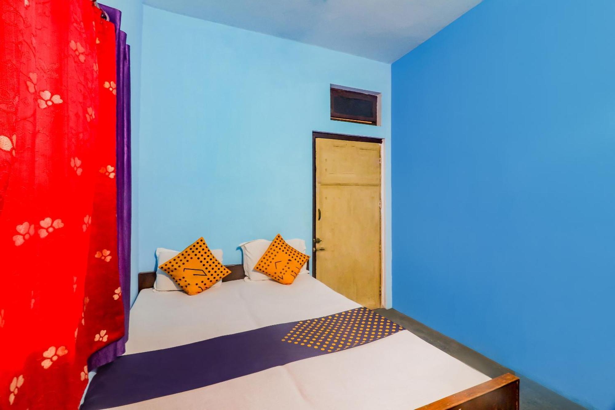 Spot On Mishra Guest House Варанасі Екстер'єр фото