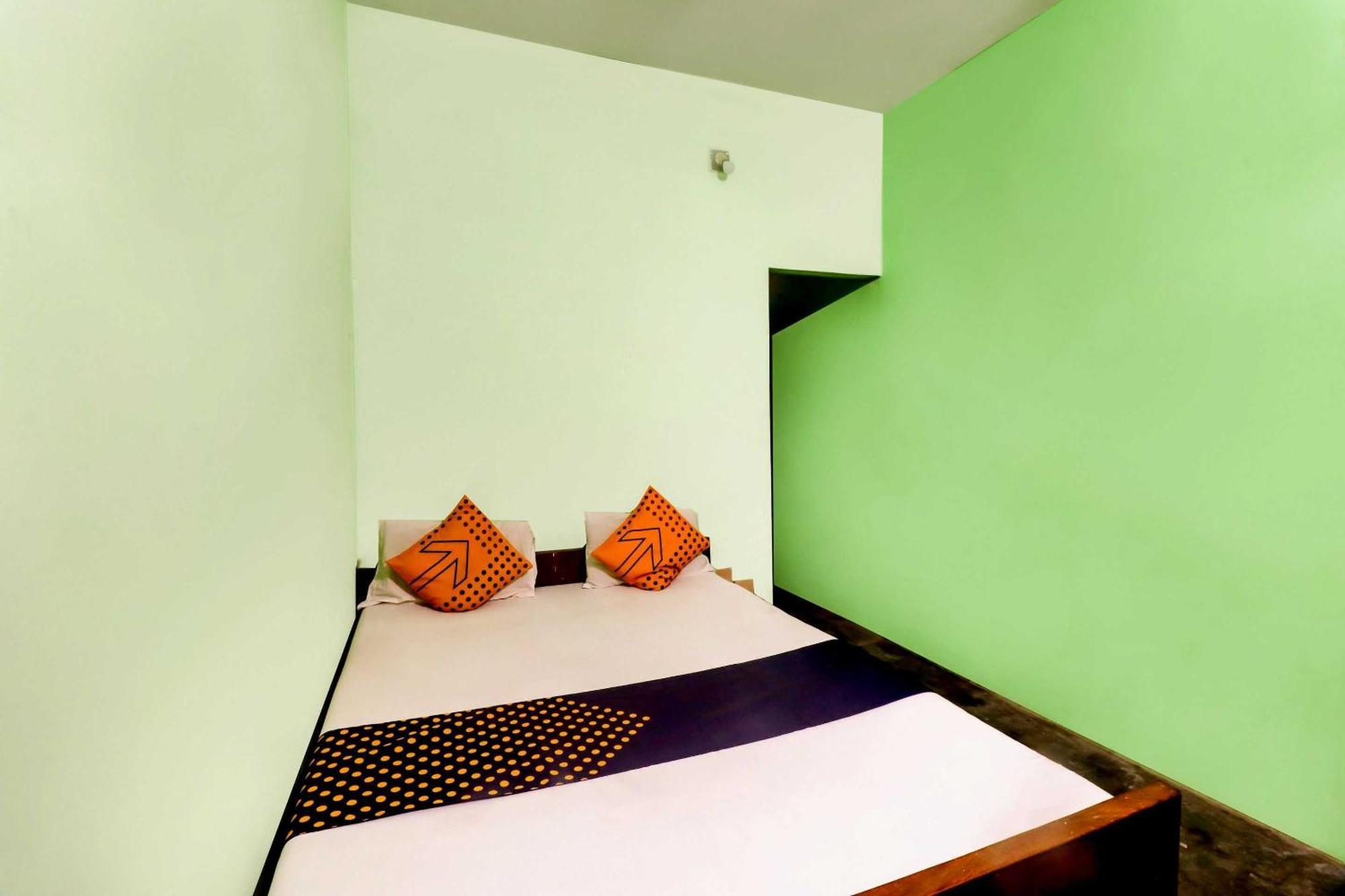 Spot On Mishra Guest House Варанасі Екстер'єр фото