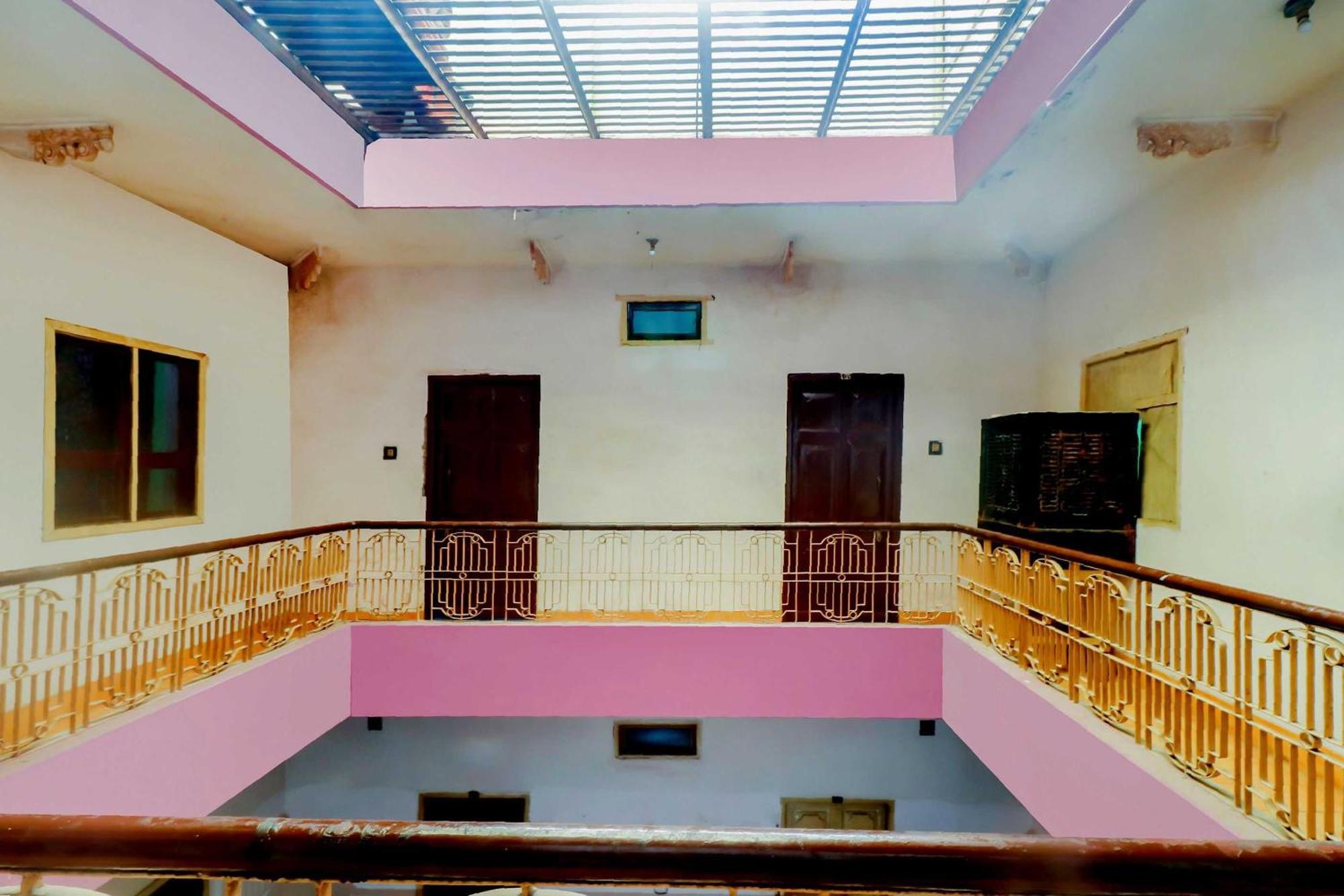 Spot On Mishra Guest House Варанасі Екстер'єр фото