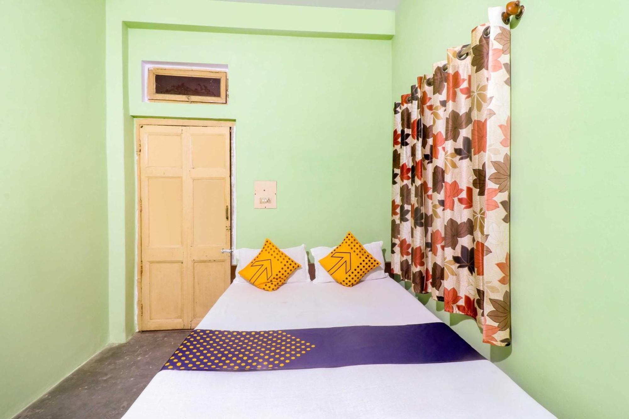 Spot On Mishra Guest House Варанасі Екстер'єр фото